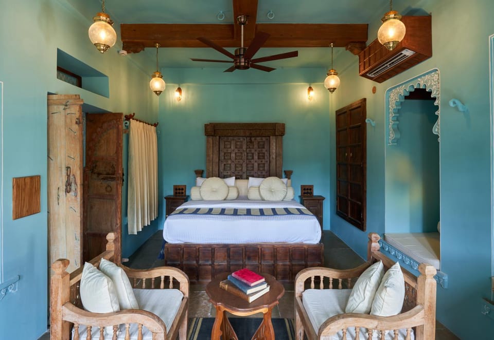 Bed, Photo of the whole room, Bedroom, fireplace, wardrobe
