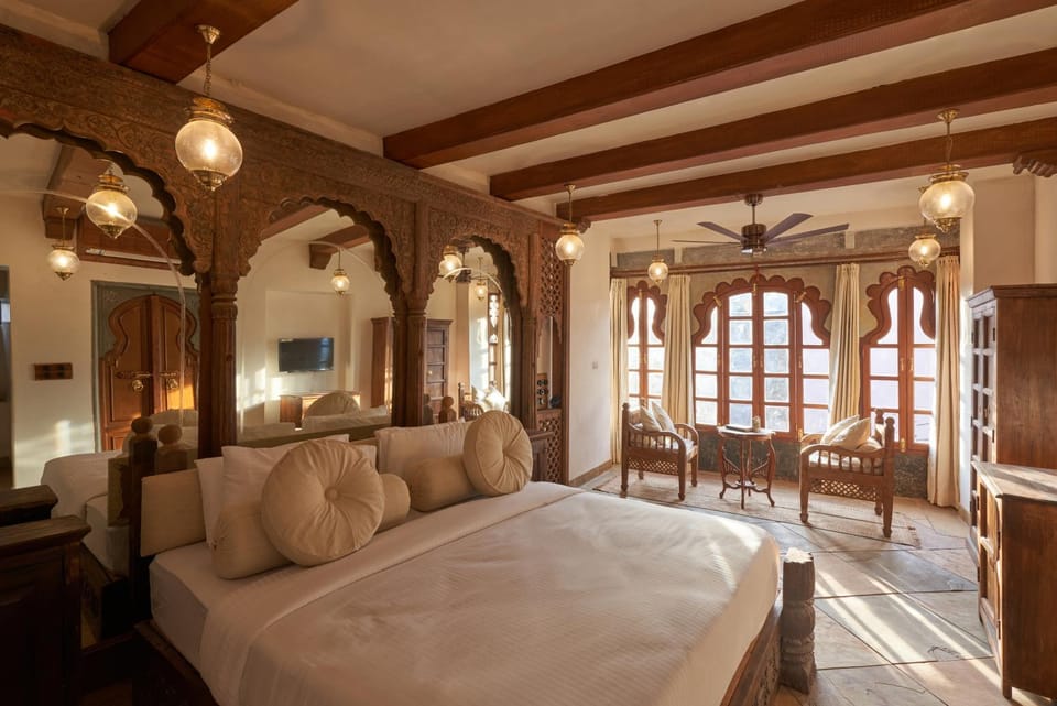 Bed, TV and multimedia, Photo of the whole room, Seating area, fireplace