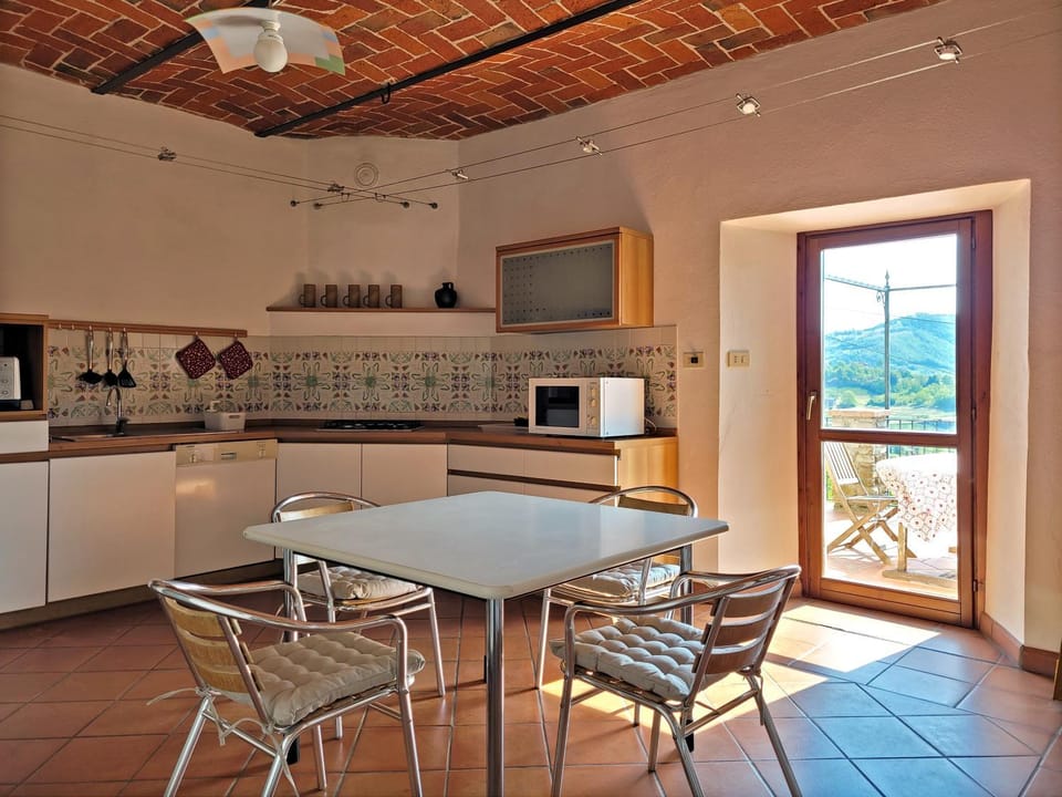 Food close-up, Dining area, dishwasher, kitchen
