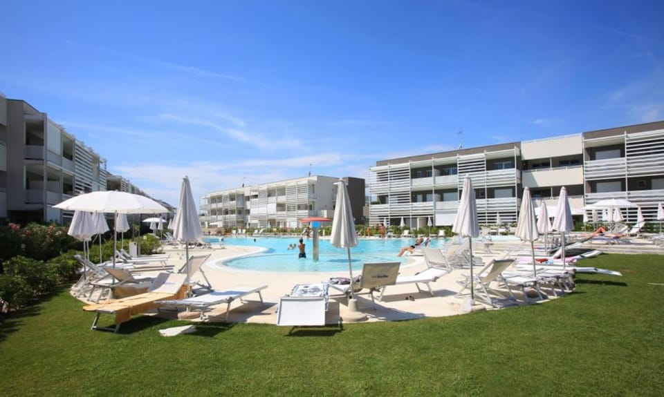 Balcony/Terrace, Swimming pool