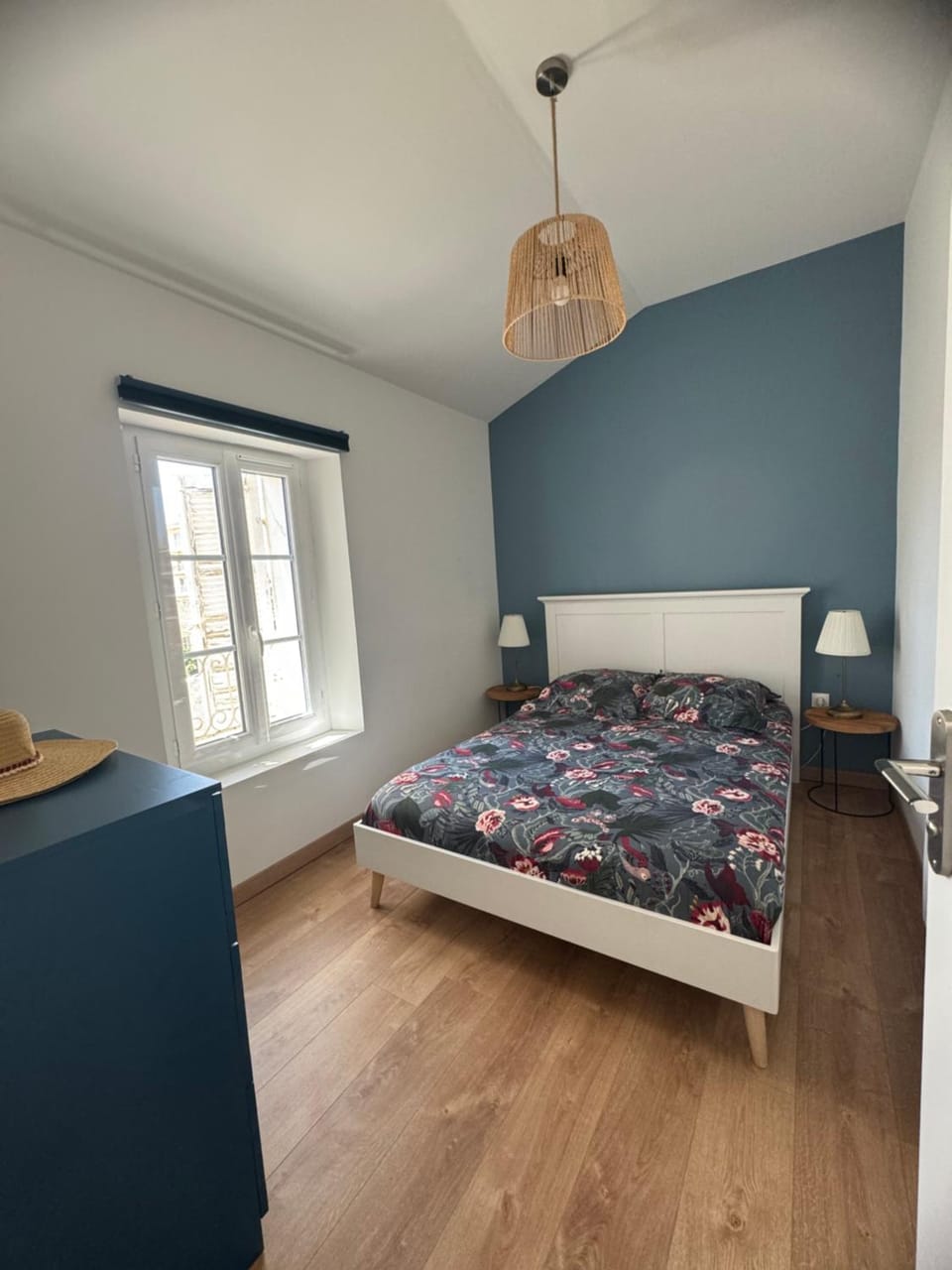 Bed, Bedroom, Sea view