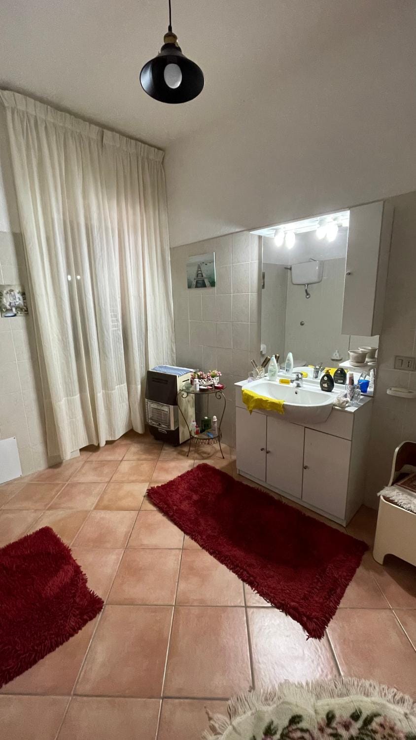 Bathroom, towels