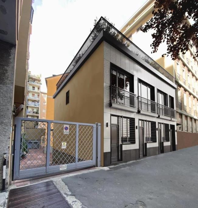 Caravaggio Golden House Next to Duomo Apartment in Milan