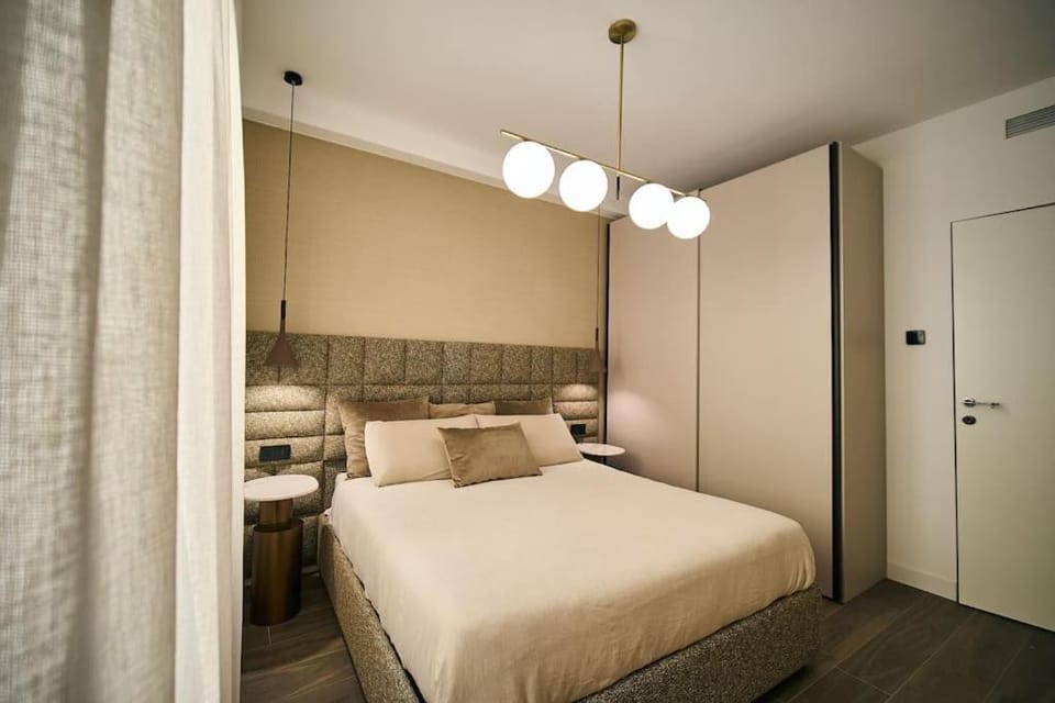 Caravaggio Golden House Next to Duomo Apartment in Milan