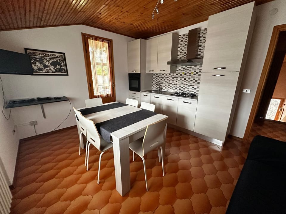 TV and multimedia, Kitchen or kitchenette, Seating area, Dining area