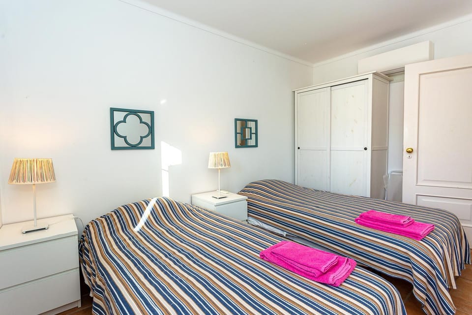 Bed, Bedroom, towels, wardrobe