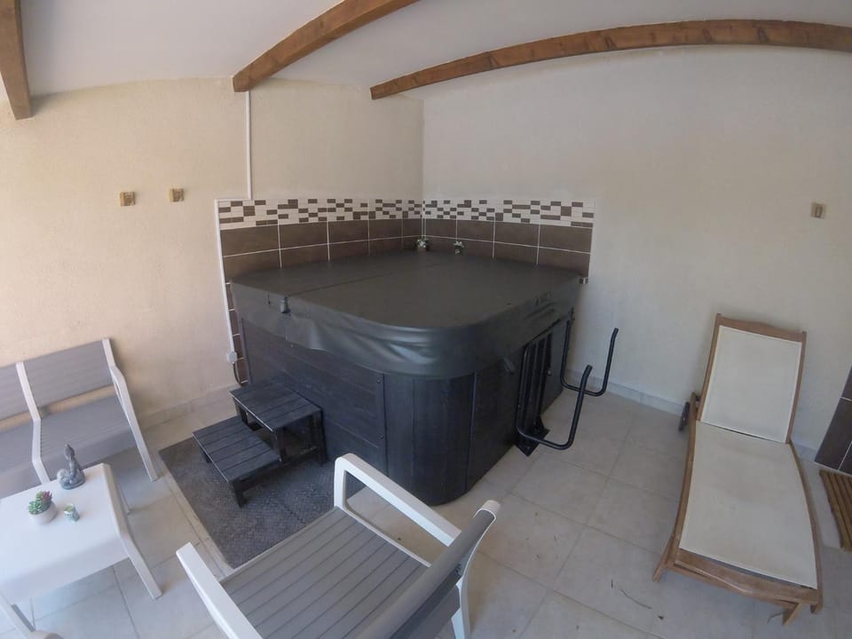 Aux Portes de la Camargue Bed and Breakfast in Arles