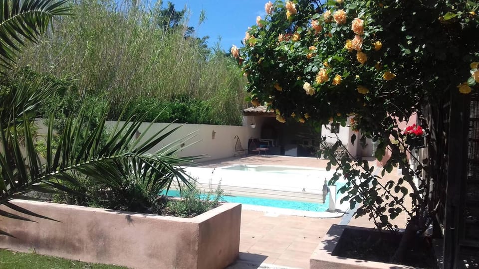 Aux Portes de la Camargue Bed and Breakfast in Arles