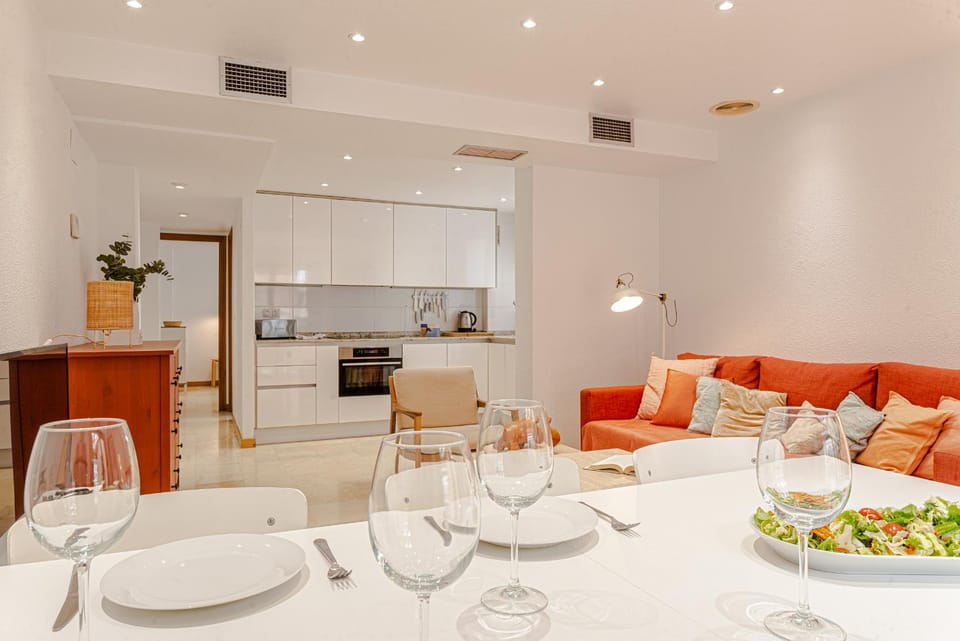 Kitchen or kitchenette, Living room, Seating area, Dining area, minibar, pet friendly, stove