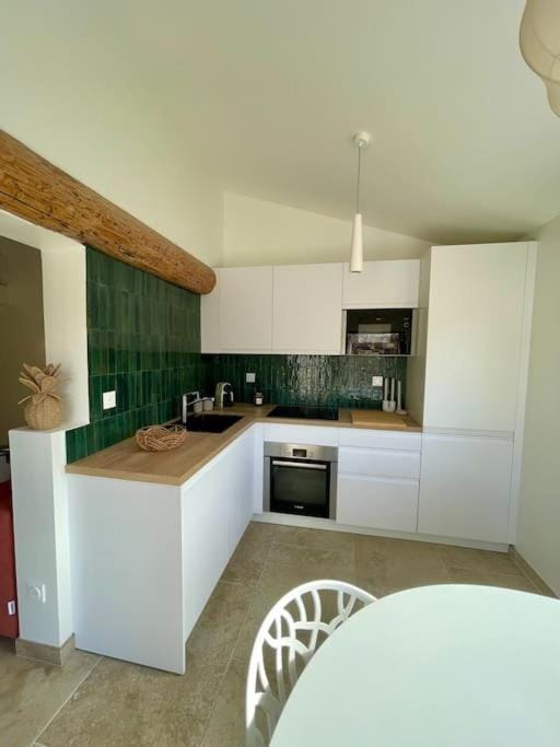 Magnifique appartement + terrasse au cœur d’Aix Apartment in Aix-en-Provence