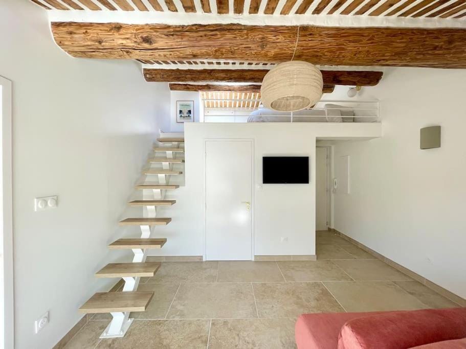 Magnifique appartement + terrasse au cœur d’Aix Apartment in Aix-en-Provence
