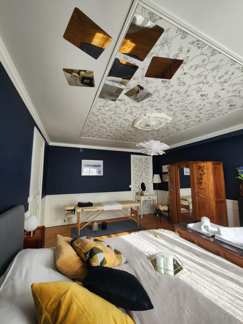 Cosy Art Gallery Apartment in Reims