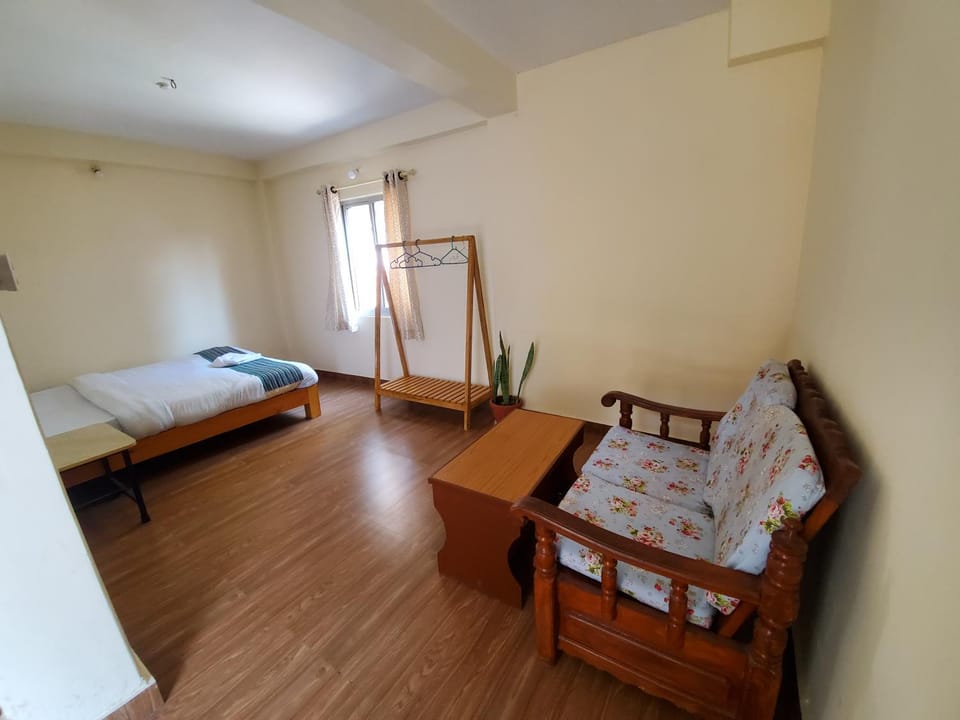 Bed, Photo of the whole room, Seating area, Bedroom