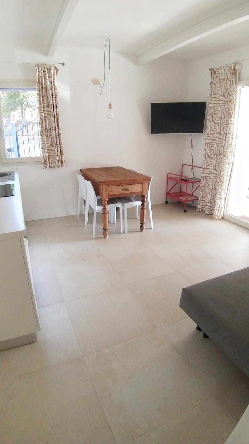 Kitchen or kitchenette, Living room