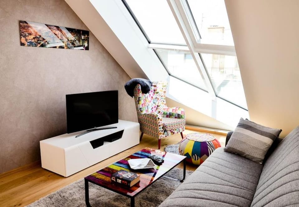 Communal lounge/ TV room, TV and multimedia, Living room, Seating area