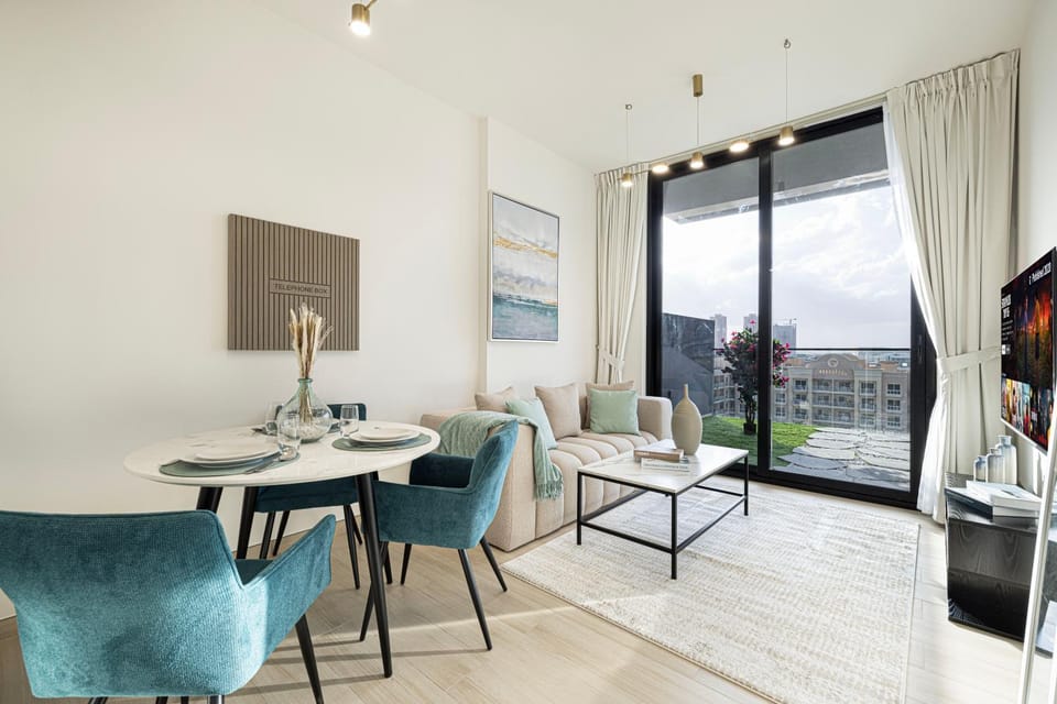 Living room, Seating area, Dining area
