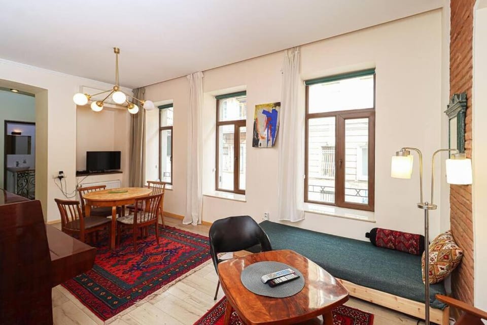 Vintage 2BR Apartment - Managed By Wehost Apartment in Tbilisi, Georgia