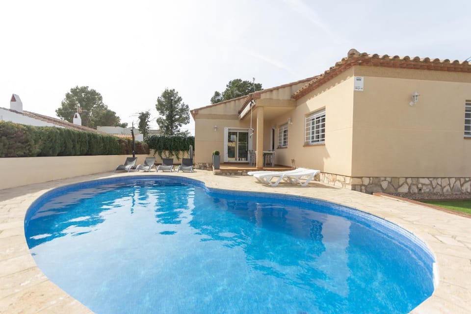 INNOUTHOME VILLA FAMILIAR PISCINA Coll de Balaguer House in Baix Ebre
