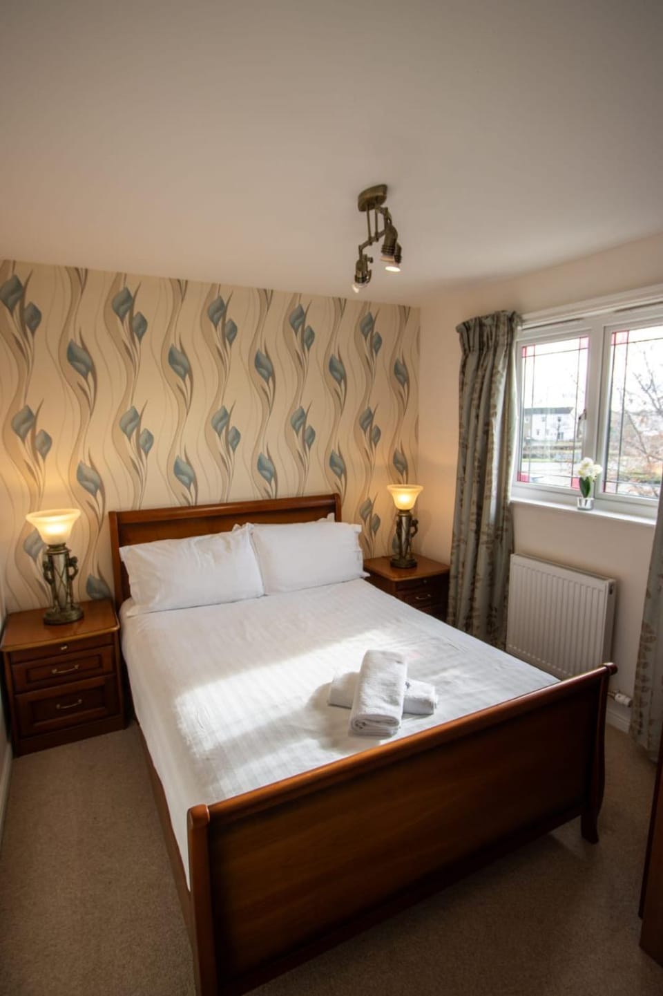 Bed, Photo of the whole room, Bedroom, towels