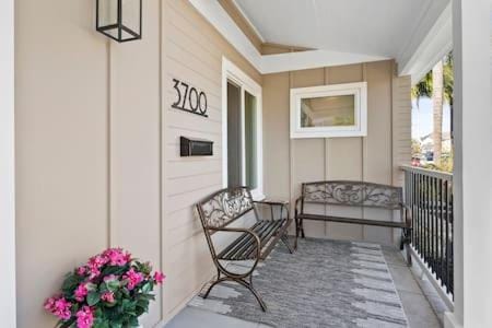 Champagne Taste - Luxury Home - Designer - Patio House in San Diego