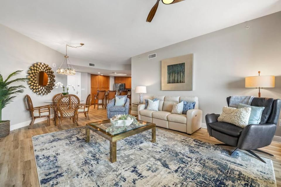 Luxury Condo at Cape Harbour Marina, Water Views! Apartment in Cape Coral