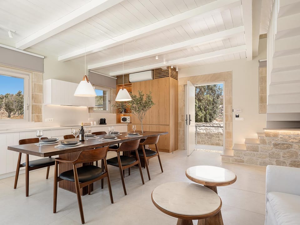 Kitchen or kitchenette, Living room, Dining area