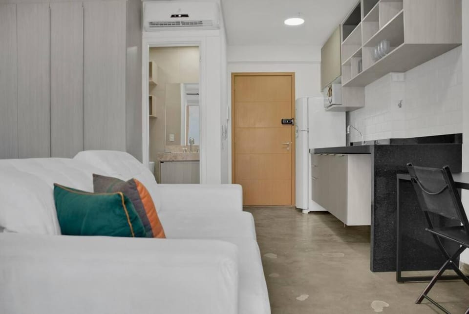 Bed, TV and multimedia, Kitchen or kitchenette, Living room, Photo of the whole room, Seating area, Bedroom, wardrobe, air conditioner