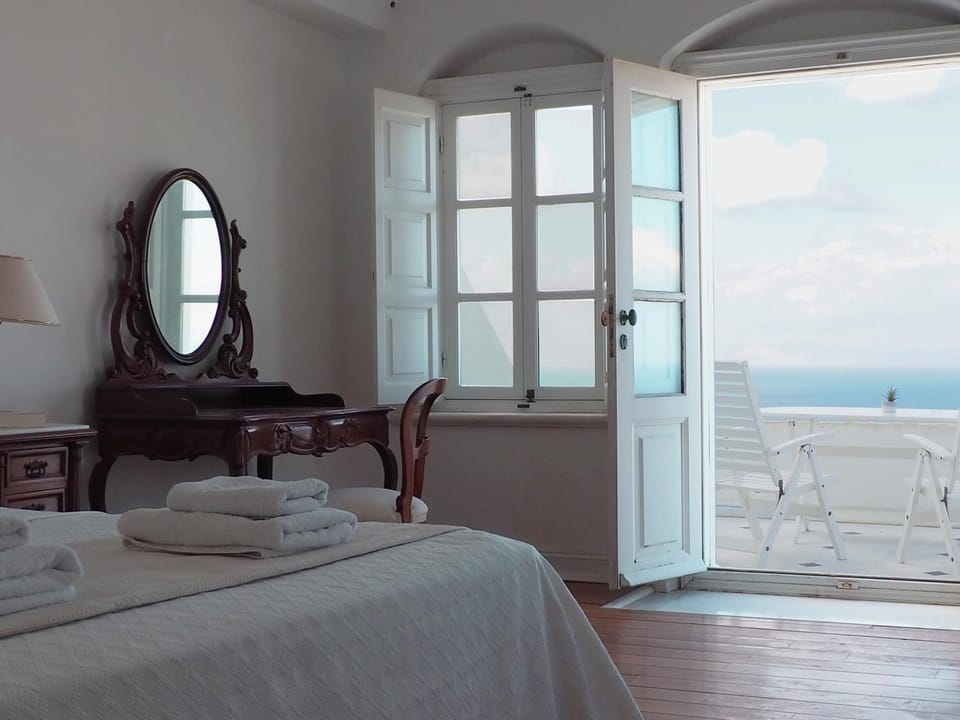 Bed, Photo of the whole room, Sea view