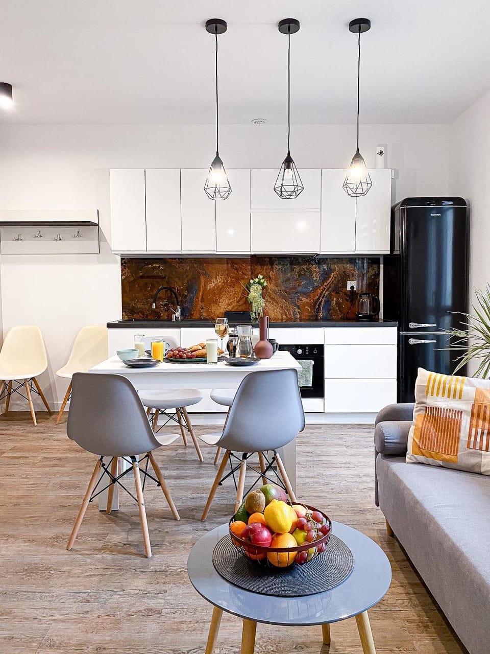Kitchen or kitchenette, Living room