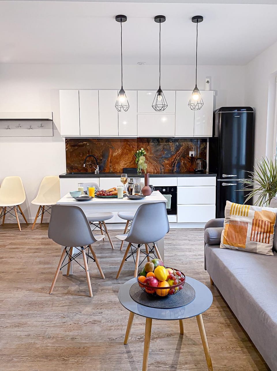 Kitchen or kitchenette, Living room