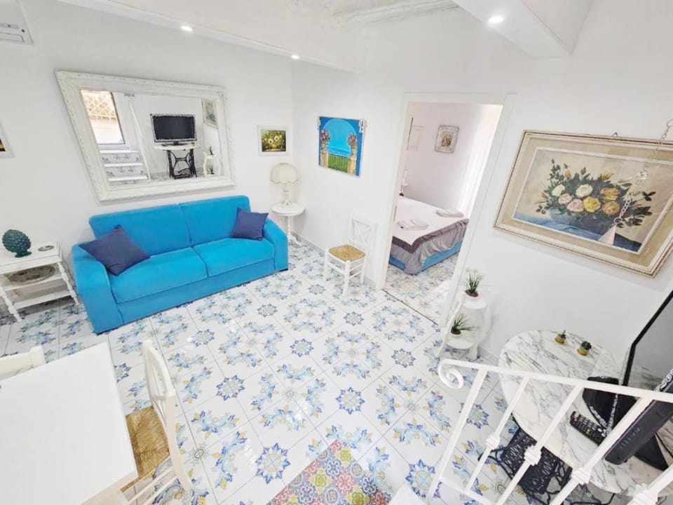Bed, TV and multimedia, Living room, Dining area