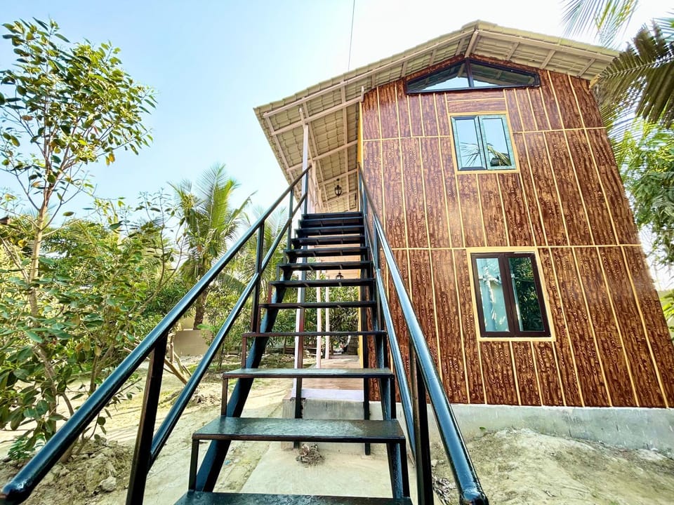 Property building, Day, Balcony/Terrace