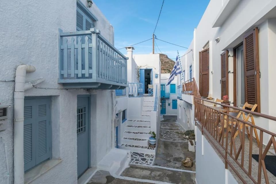 Rustic House in Plaka House in Milos