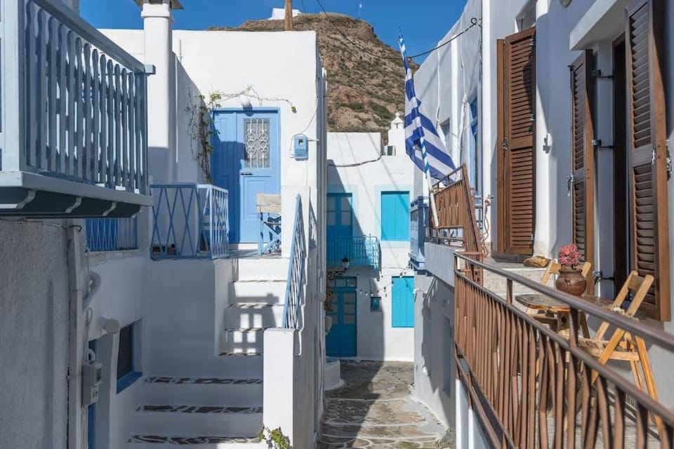 Rustic House in Plaka House in Milos