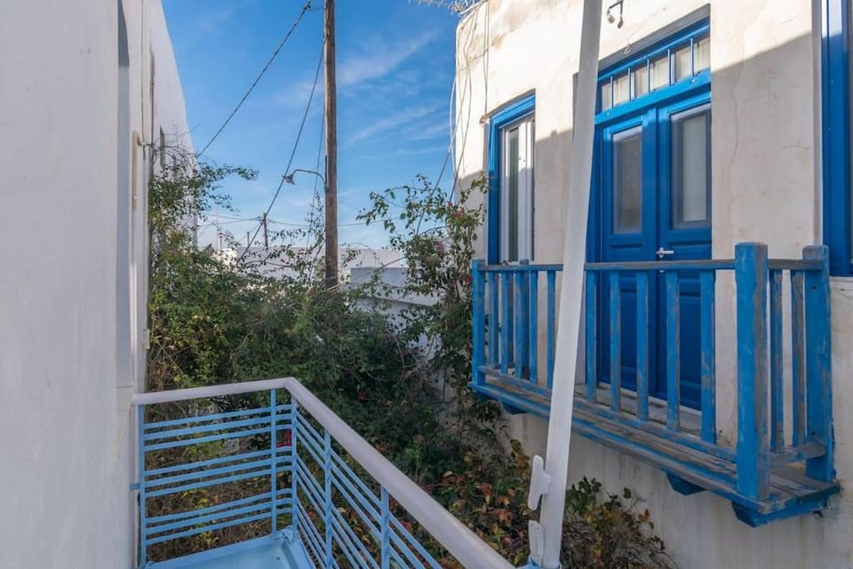Rustic House in Plaka House in Milos