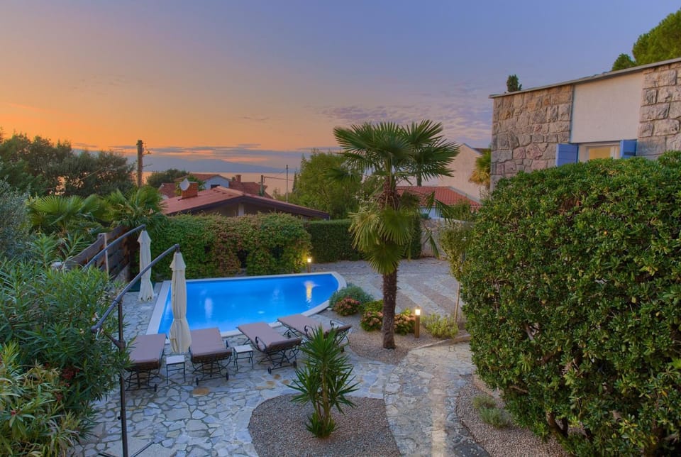Property building, Patio, Day, Natural landscape, Garden, Garden view, Pool view, Swimming pool, Sunrise, Sunset, sunbed