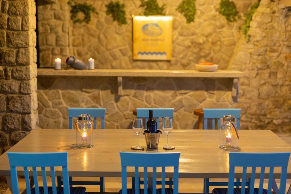 Restaurant/places to eat, Living room, Banquet/Function facilities, Seating area, Dining area