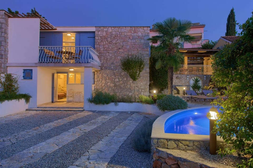 Property building, Pool view, Swimming pool