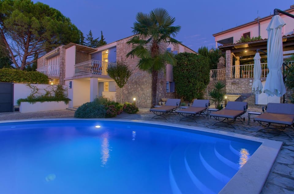 Property building, Pool view, Swimming pool