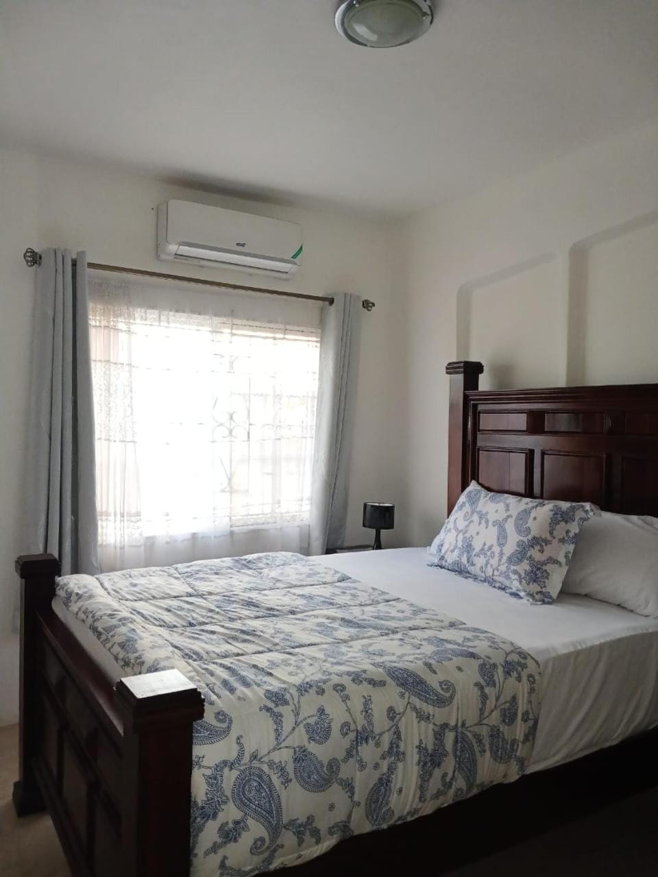 Bedroom, air conditioner