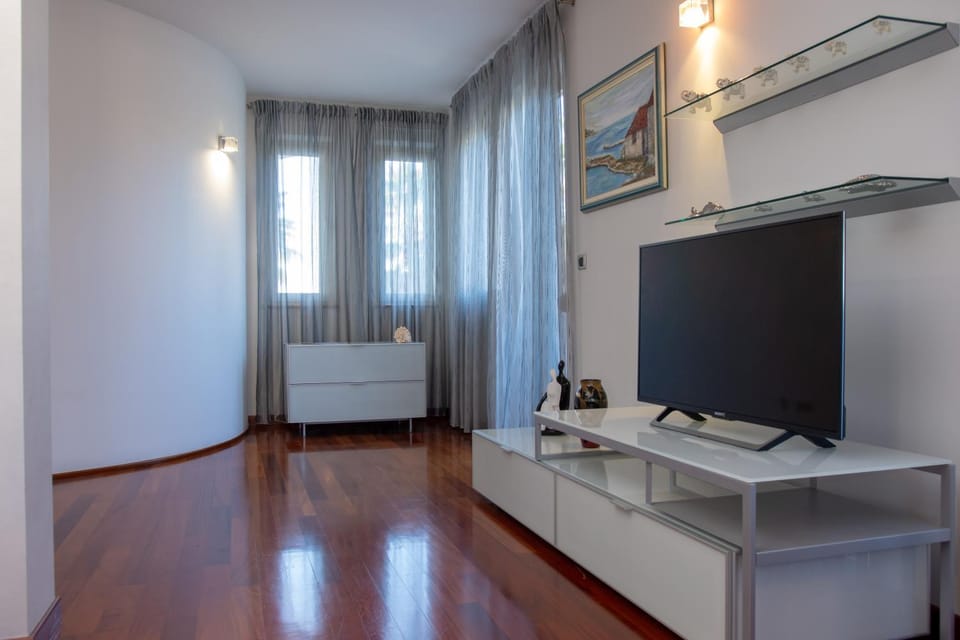 TV and multimedia, hair dresser, air conditioner