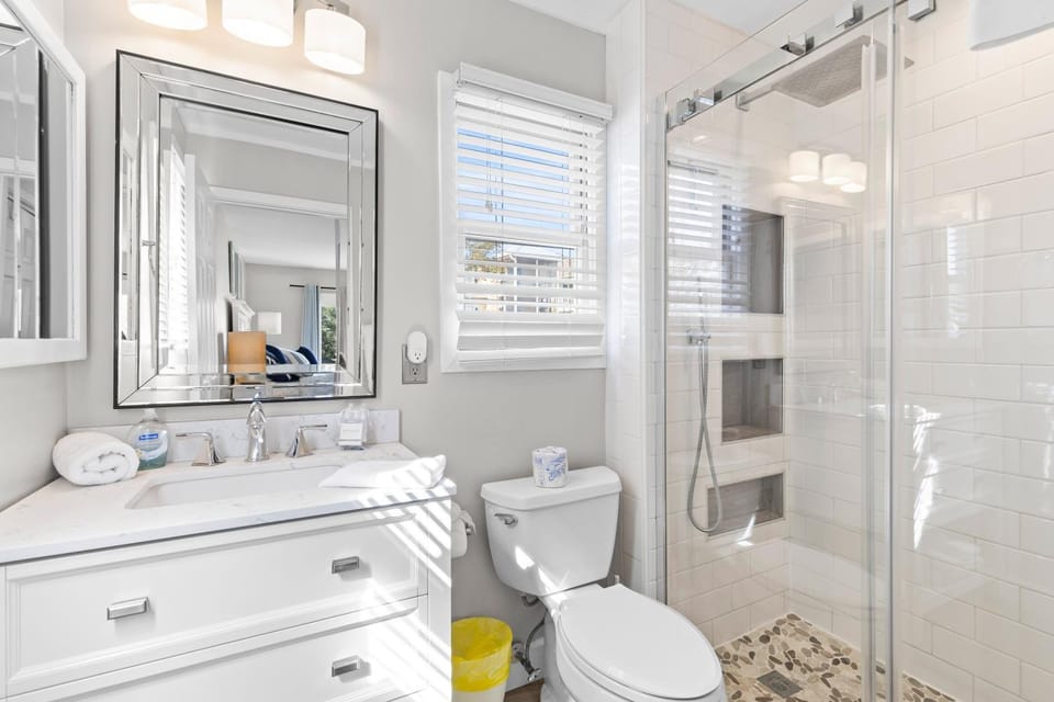 Toilet, Bathroom, bidet, towels