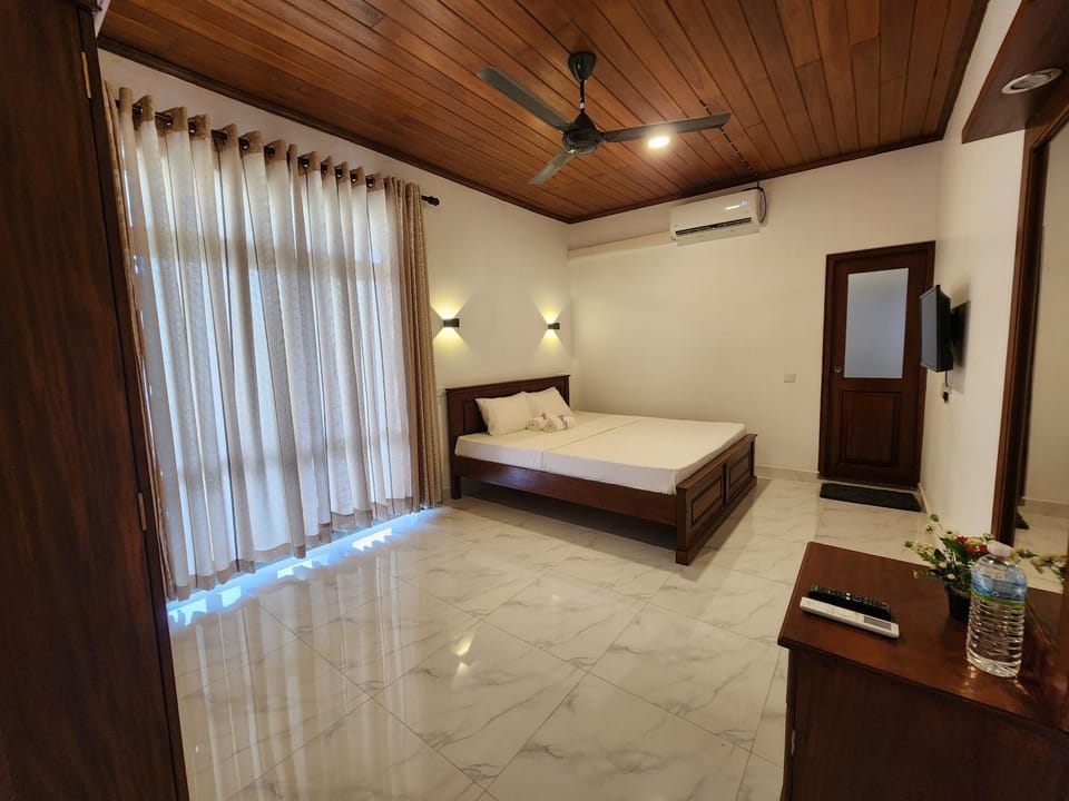 Bed, TV and multimedia, Photo of the whole room, Bedroom, wardrobe
