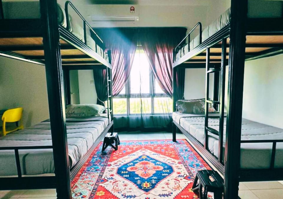 Bedroom, bunk bed