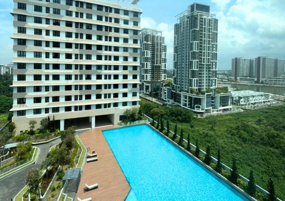 Property building, Pool view, Swimming pool, Location