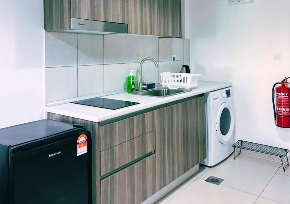 Kitchen or kitchenette, stove, washing machine