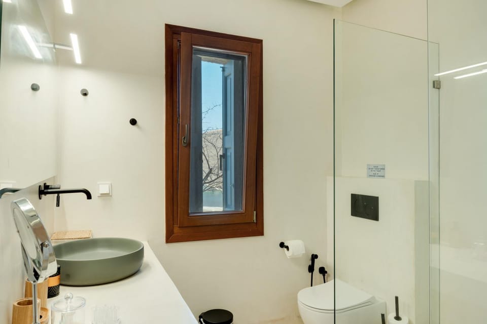 Bathroom, Living room