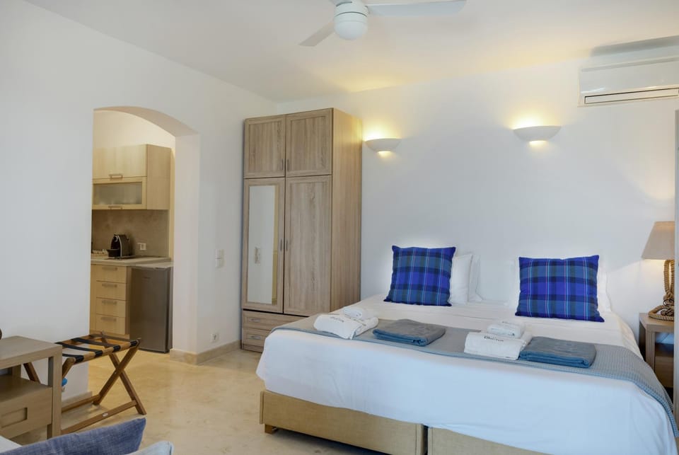 Living room, Bedroom
