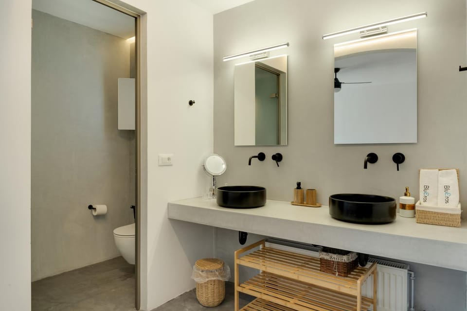 Bathroom, Living room