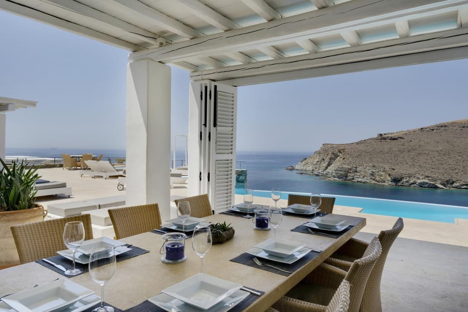 Property building, Balcony/Terrace, Living room